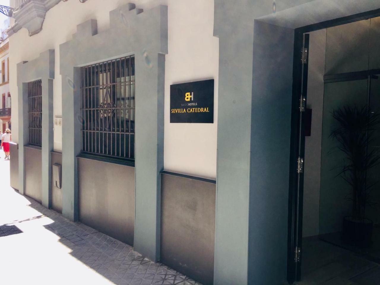 Basic Hotel Sevilla Catedral Eksteriør billede