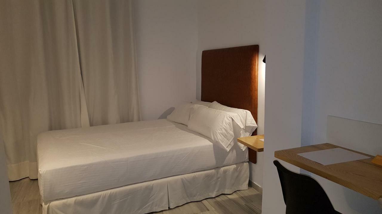 Basic Hotel Sevilla Catedral Eksteriør billede